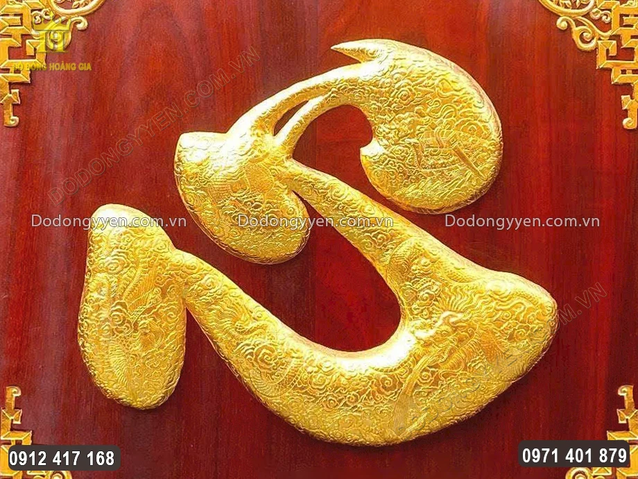 Họa tiết hoa văn được d&aacute;t v&agrave;ng 9999 sang trọng